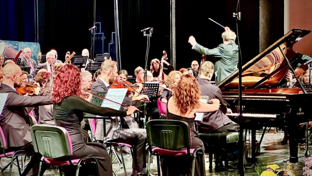 Със симфоничен концерт на Русенския фестивален оркестър бе дадено началото на 65-ите „Мартенски музикални дни“