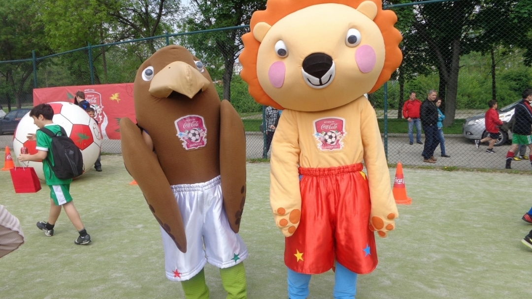 Гимназията по европейски езици спечели полуфинала за „Купата на Coca-Cola: Играй с нас!”