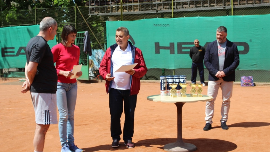Поредното издание на турнира по тенис на корт „Приятели Русе“ събра десетки почитатели