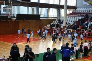 Близо 200 деца се включиха във футболен коледен турнир за купата на ДФК "Драконче"