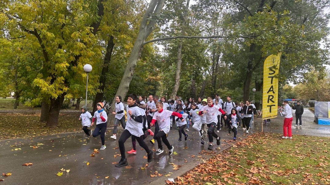 Dozens of Ruse residents participated in World Walking Day in the Youth Park