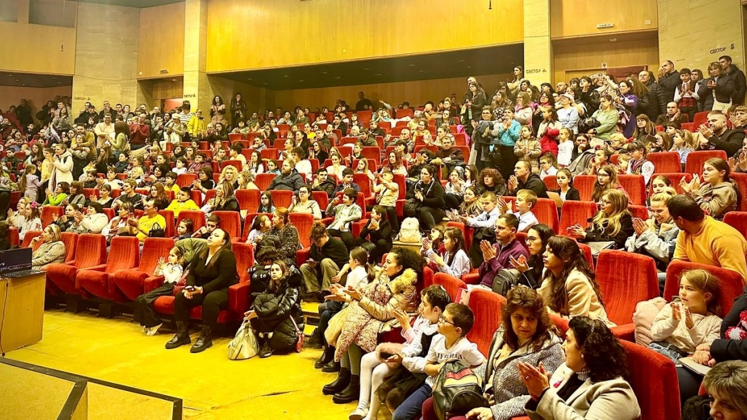 Повече от 370 ученици се включиха в тазгодишното издание на конкурса рецитал „За да я има България“