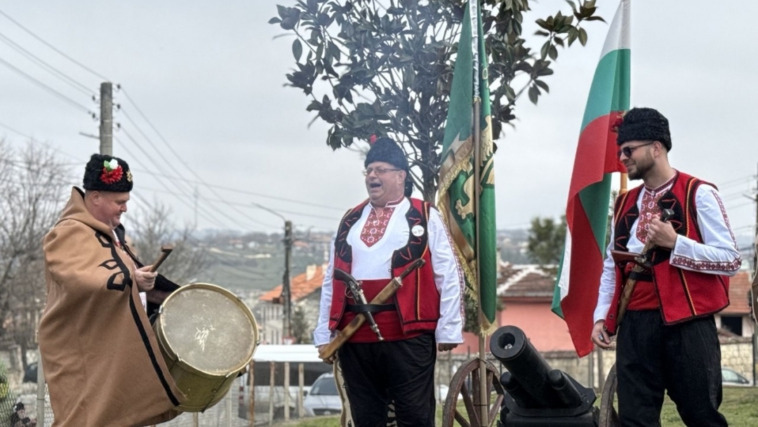Със залпове на Черешовото топче в Долапите честваха Трети март
