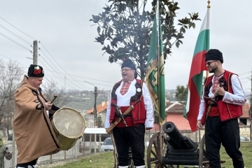 Със залпове на Черешовото топче в Долапите честваха Трети март