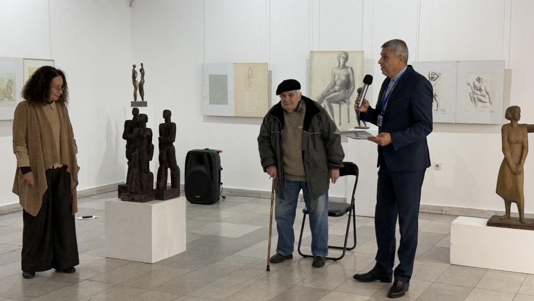 Доайенът на русенската скулптура Георги Радулов показа в рисунки своя "творчески дневник"