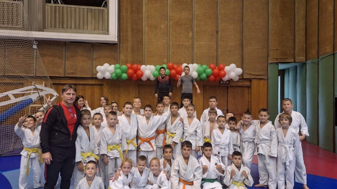 The judo competitors of SC "Lokomotiv" with numerous awards from tournaments in Gabrovo and Sevlievo 