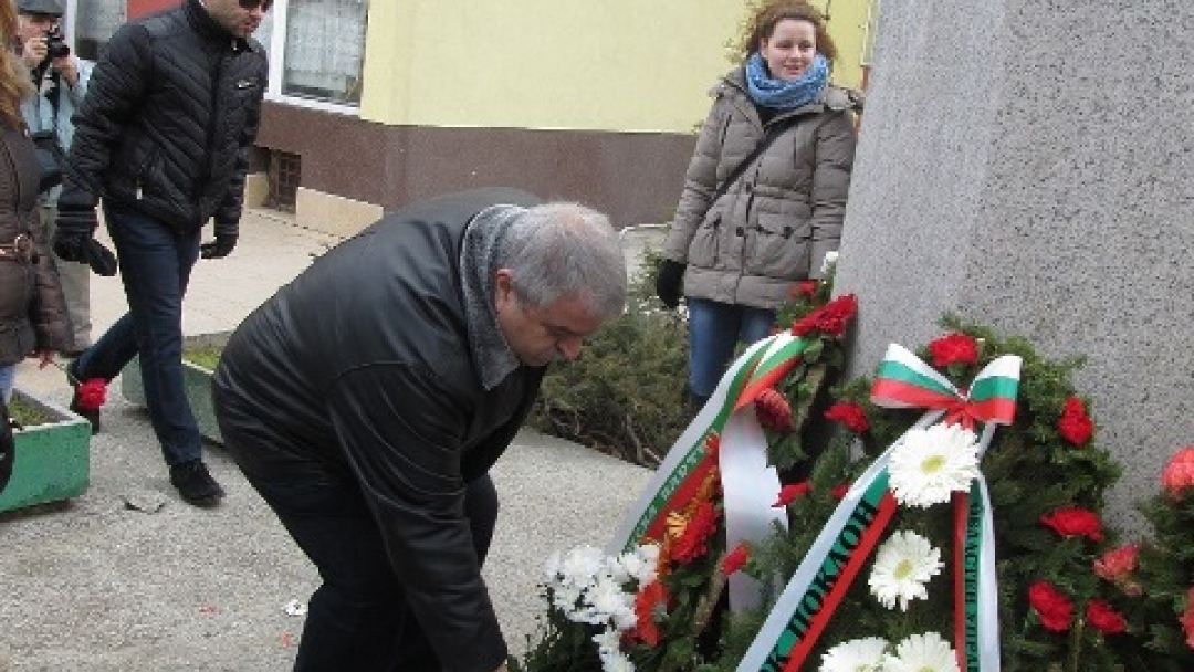 Зам.-кметът Иван Григоров почете паметта на Апостола на свободата