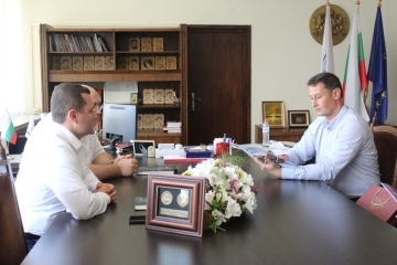 Кметът Пенчо Милков разговаря с ректора на Икономическия университет във Варна