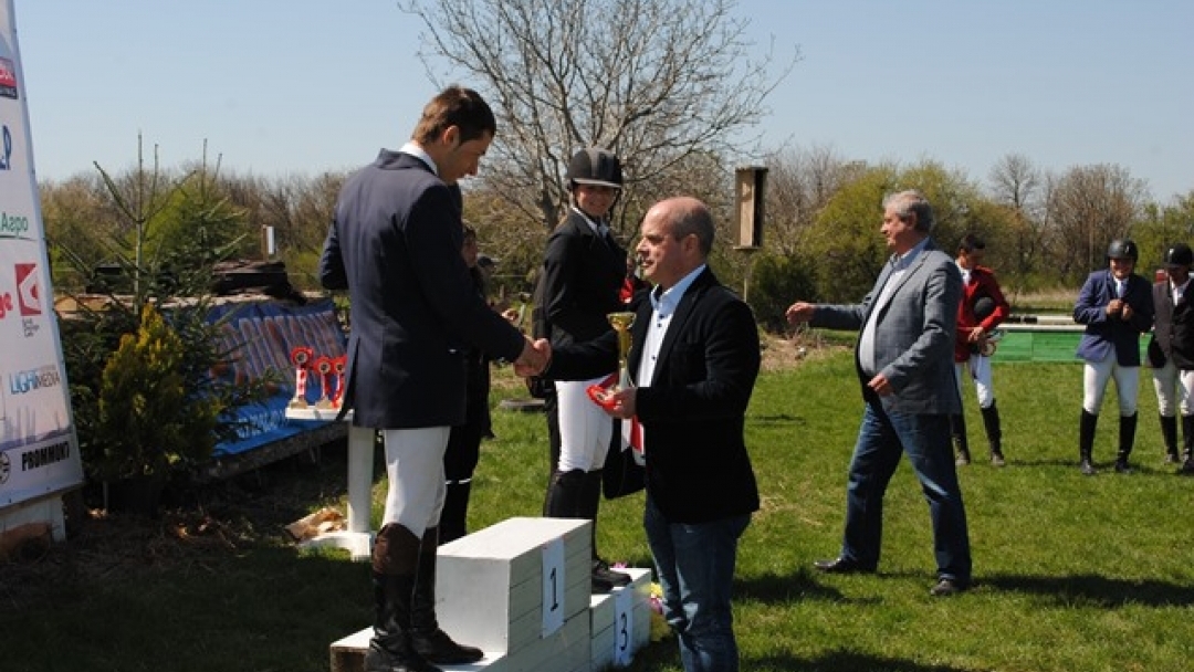 Кметът Пламен Стоилов връчи наградите на победителите в Държавното първенство по всестранна езда