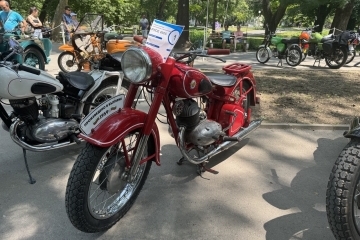 Русе събра над 300 класически автомобила и мотоциклета в 11-ото издание на Парада на ретро возила