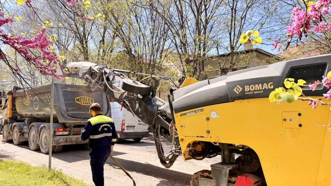 Кметът Пенчо Милков даде начало на строителните дейности по бул. „Съединение“ и ул. „Коледница“