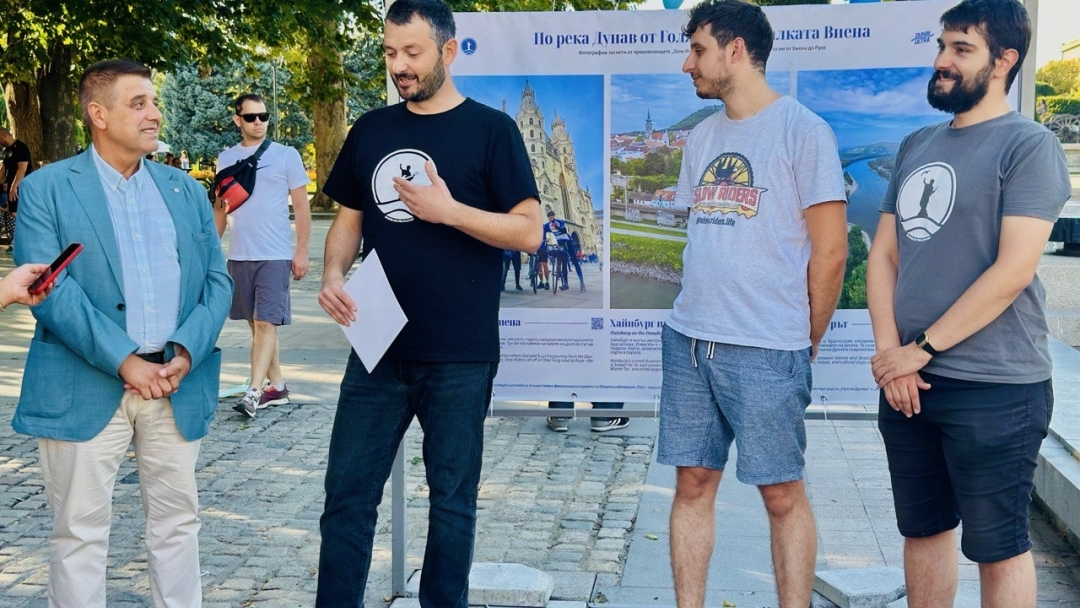 Фотоизложба на велопътешествениците от „Slow Riders“ представя маршрута по Дунав от Виена до Русе