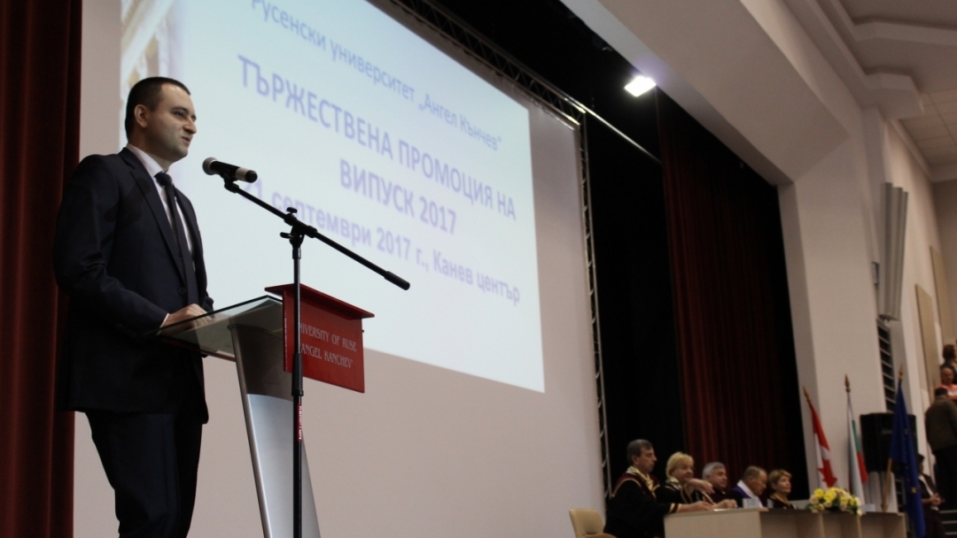 Д-р Страхил Карапчански присъства на тържествената церемония по връчване на дипломите на абсолвентите в русенския университет