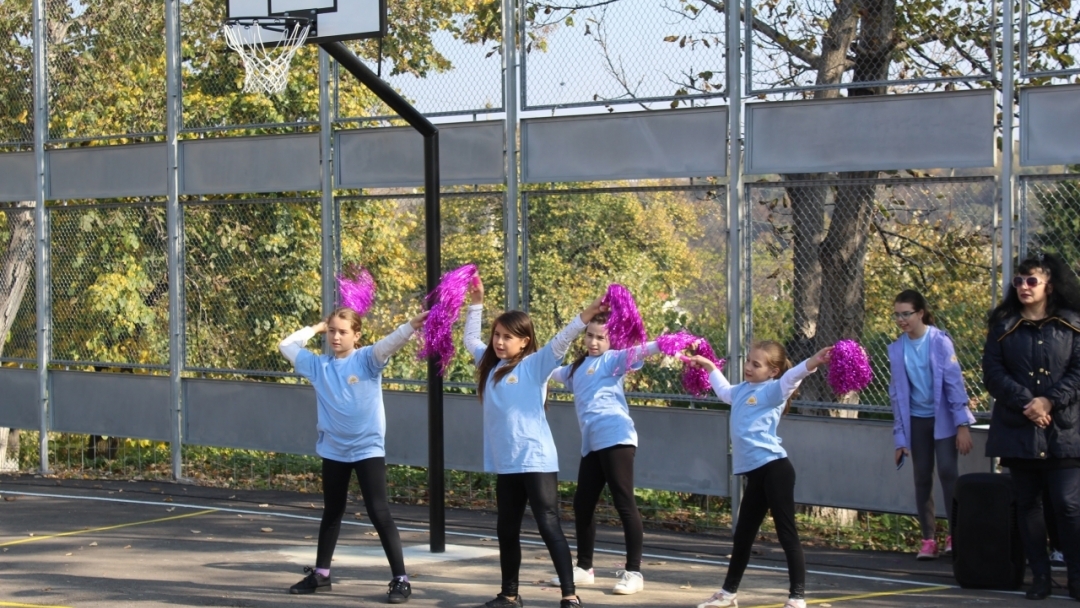 Нова мултифункционална спортна площадка бе открита в кв. "Долапите"