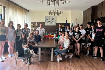 Преподаватели и ученици от три европейски държави посетиха Община Русе по програма „Еразъм+“
