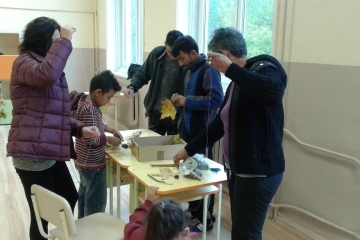 Деца и родители творят в съвместни клубове 