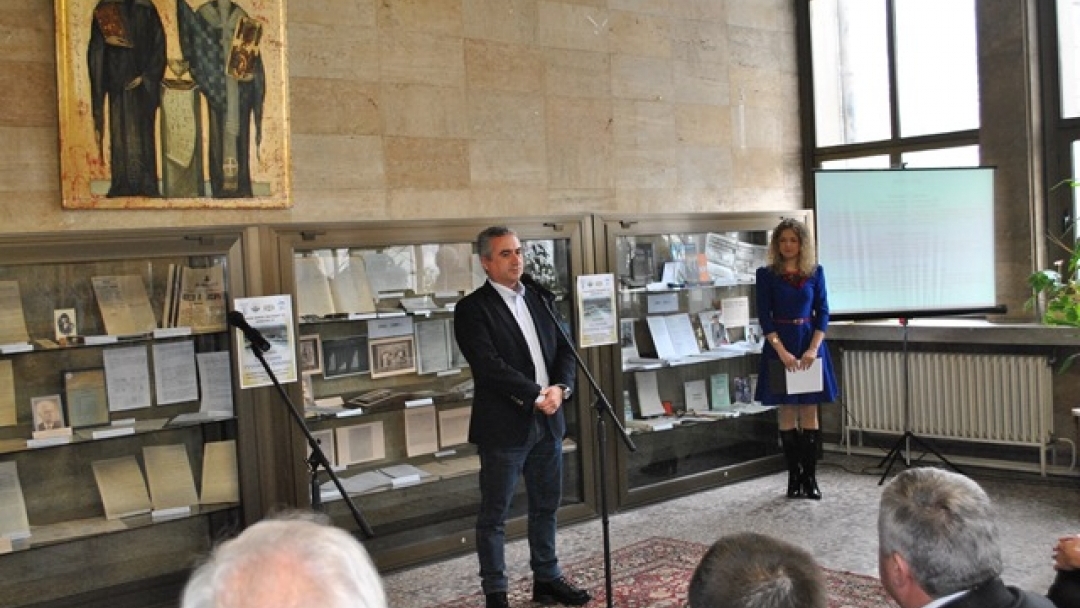 Регионалната библиотека и Държавният архив откриха изложба „150 години община Русе“