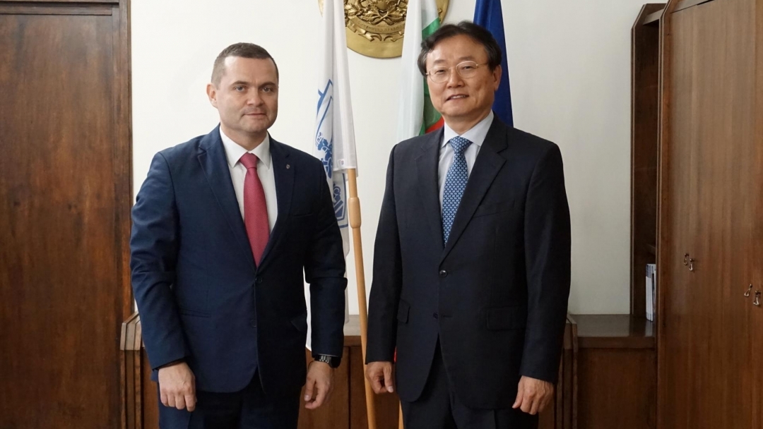 Кметът Пенчо Милков се срещна с посланика на Южна Корея Ли Хо-шик