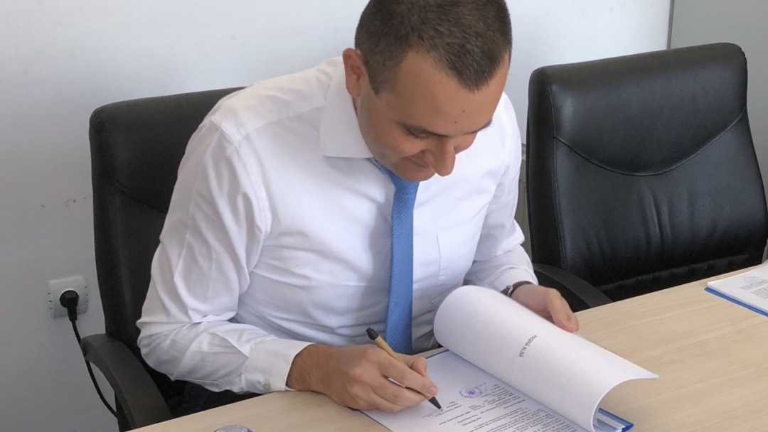 Зам.-кметът Страхил Карапчански подписа договора за финансиране на проекта за ремонт на бул. "Трети март" и Сарайския мост