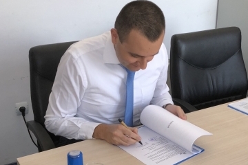 Зам.-кметът Страхил Карапчански подписа договора за финансиране на проекта за ремонт на бул. "Трети март" и Сарайския мост