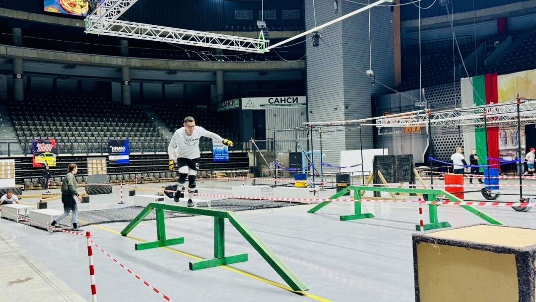 Над 50 участници от девет отбора преминаха през предизвикателствата на „Арена на титаните“ в Русе 