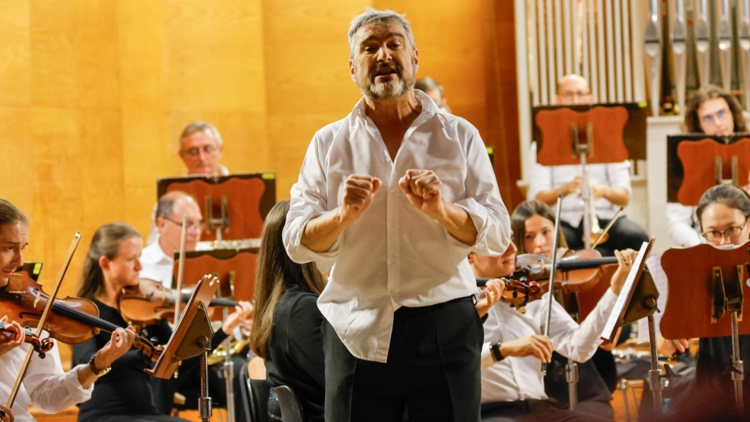 Кметът Пенчо Милков удостои оперния певец Стоян Стоянджов със златна значка за 40 години творческа дейност