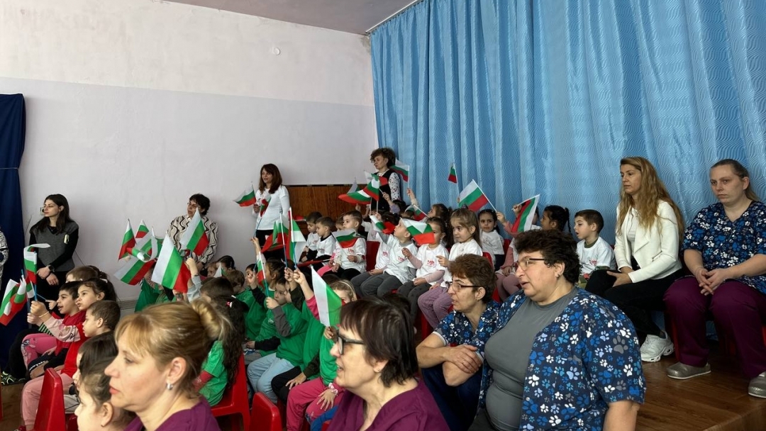 Енчо Енчев уважи празника за 3 март на ДГ „Пролет“