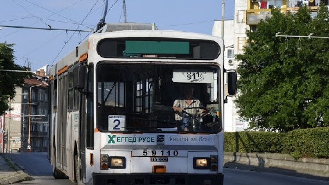 Във връзка с ремонтните дейности по ключови булеварди е възможно забавяне по тролейбусните линии в града