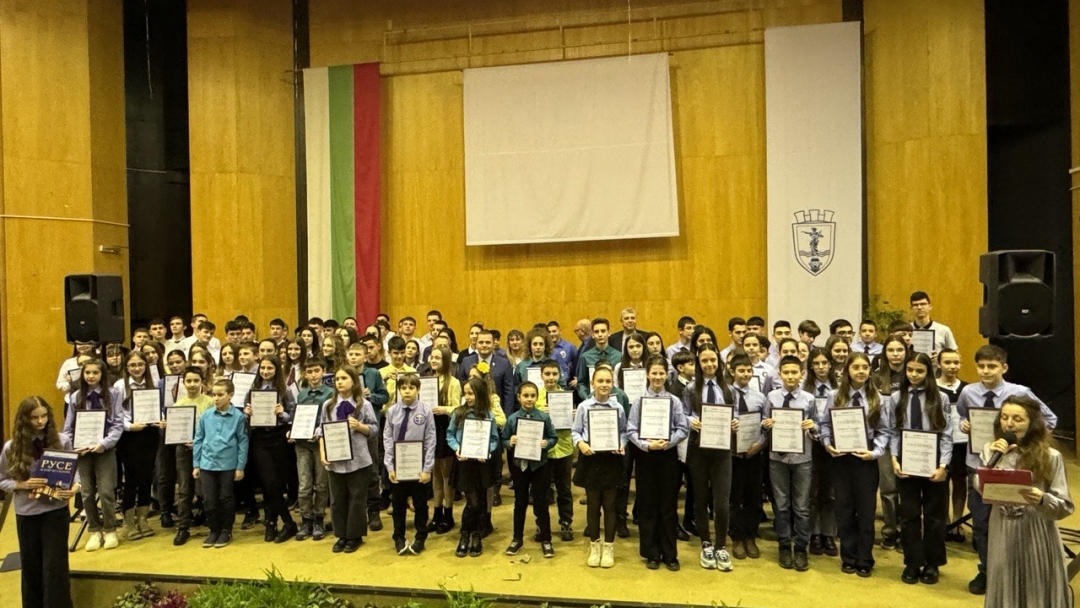 134 изявени ученици получиха от Община Русе финансова подкрепа и признание за таланта си