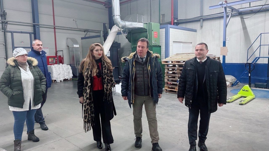 Mayor Pencho Milkov visited the production base of "Septona Bulgaria"