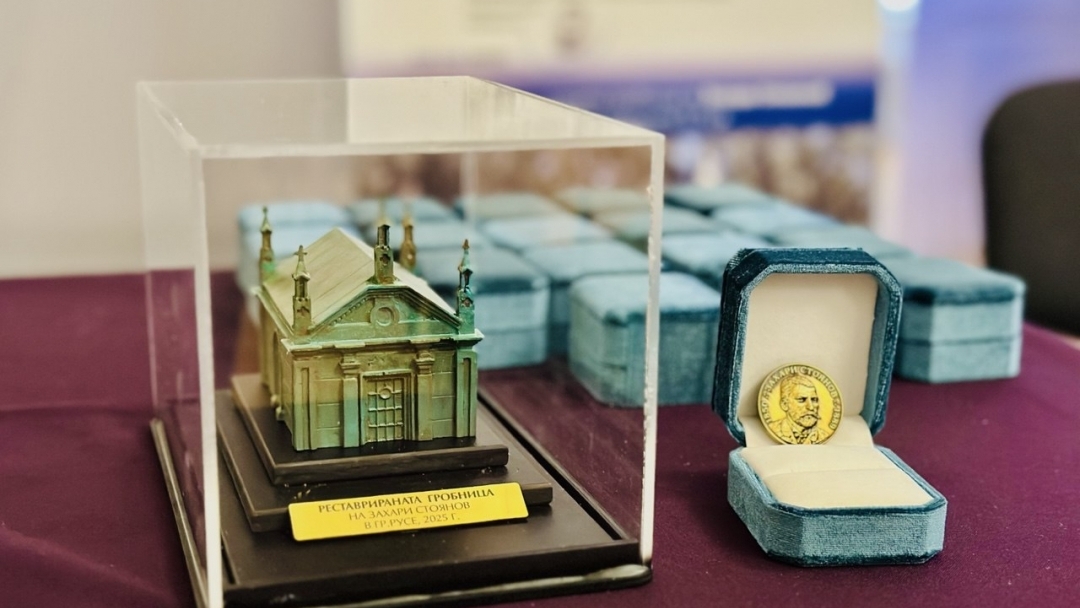 Фондация „Захари Стоянов“ отличи 80 дарители и спомоществователи, подкрепили обновяването на гробницата на възрожденеца в Русе