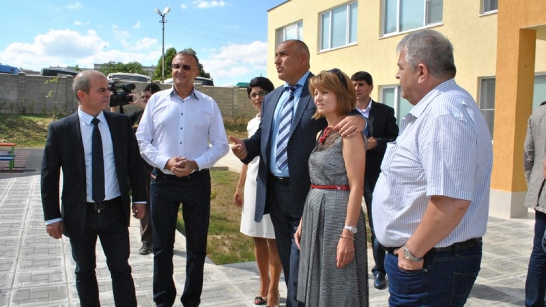 Пламен Стоилов и Бойко Борисов откриха ново детско заведение в Русе 