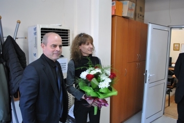 Кметът Памен Стоилов боядиса великденски яйца