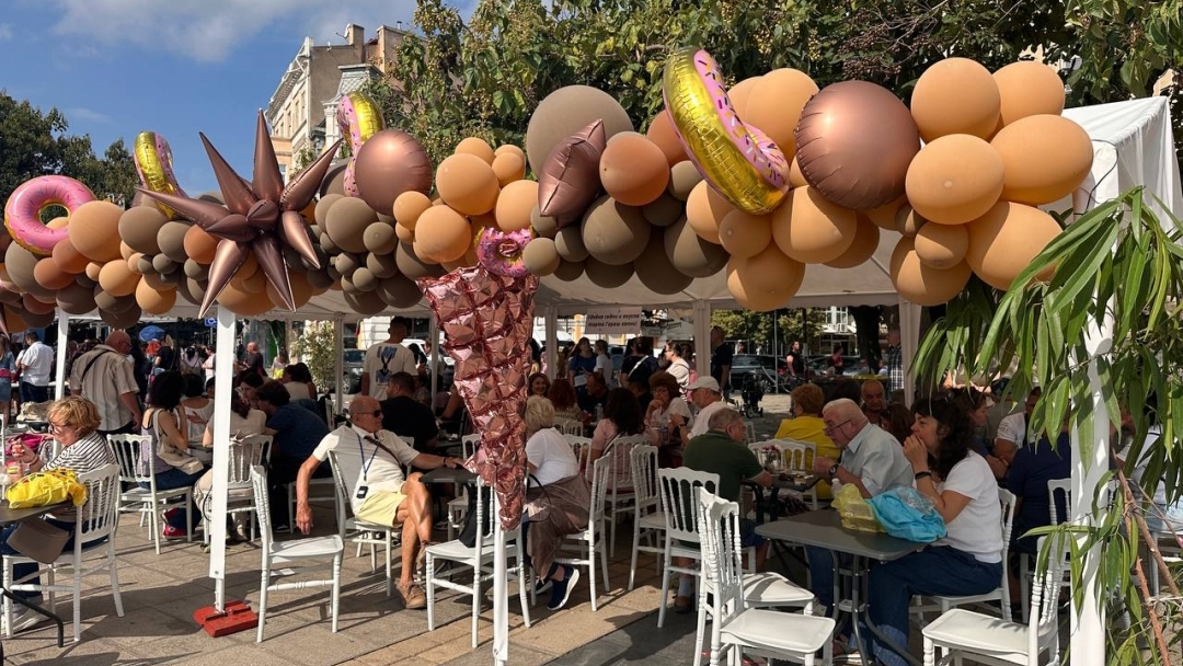 18-годишният Аслан Ахмедов е големият победител в конкурса за нетрадиционна торта „Гараш“ 