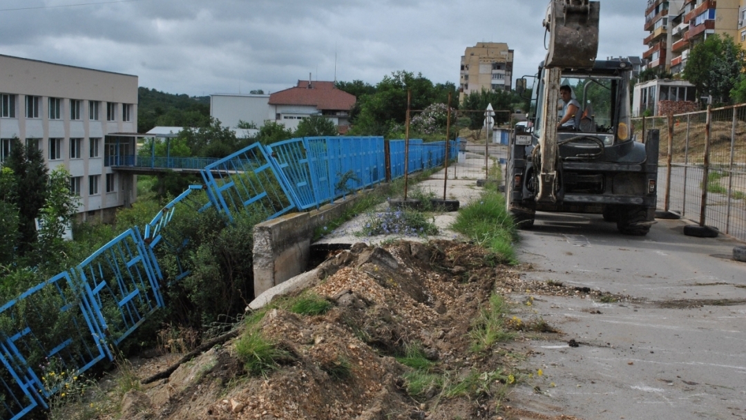 Община Русе започва ремонт на подпорната стена на ОУ 