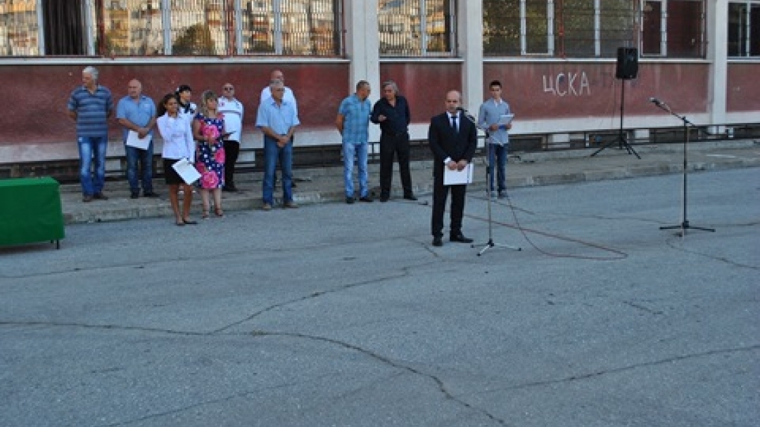 Кметът на Община Русе откри учебната година в  Спортното училище в Русе