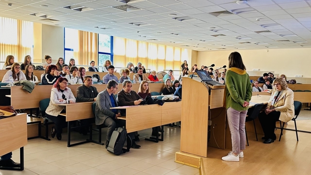 Ученици и експерти обсъдиха темите за насилието и социалната среда на национален форум в Русе