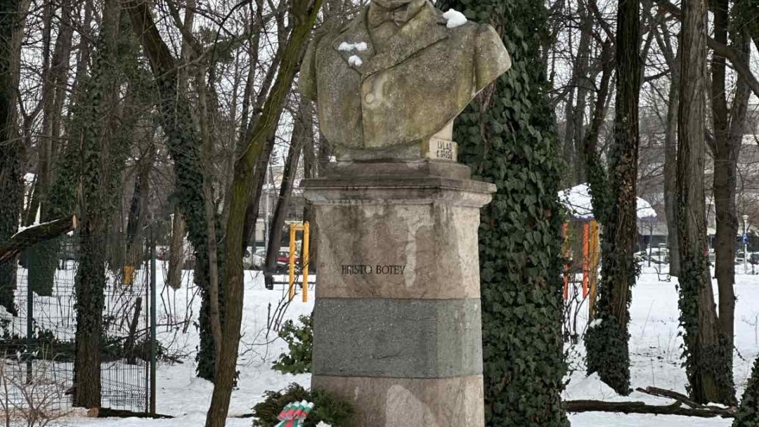 Заместник-кметът Енчо Енчев и българската общност в Букурещ почетоха паметта на Васил Левски