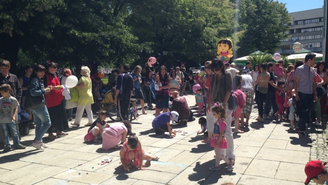 Деца рисуваха своя европейски дом в Русе