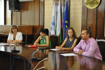 Младежка екоинициатива обновява  Русенския кей