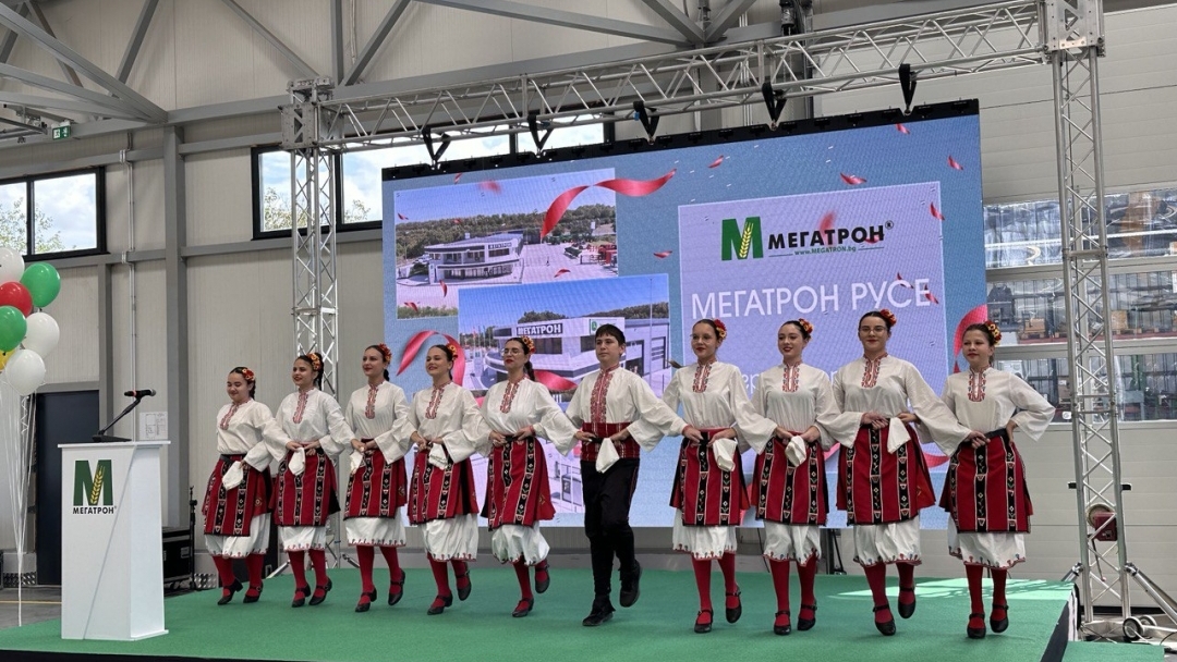 Кметът Пенчо Милков и ръководството на „Мегатрон“ откриха модерния комплекс на компанията в Мартен