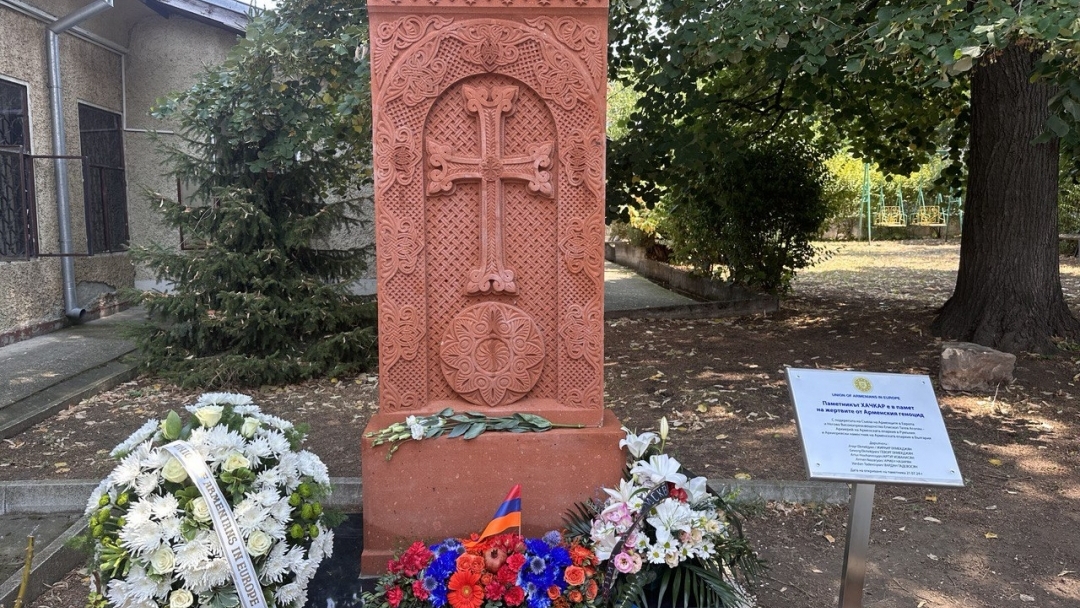 Каменен кръст – хачкар, бе осветен днес в двора на Арменската църква в Русе