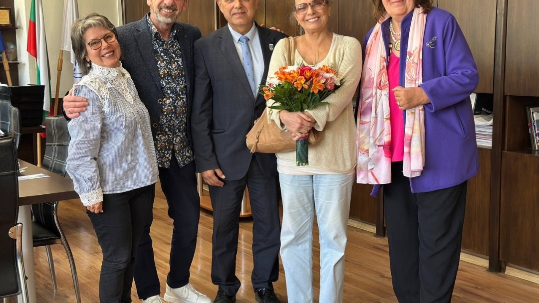 Заместник-кметът Недев се срещна с Димитър Маринов и Ели Скорчева преди русенската премиера на „Деца на света“