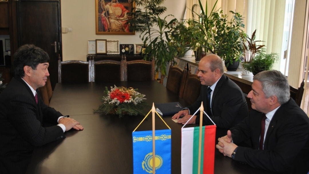 Кметът Пламен Стоилов се срещна с посланика на Република Казахстан в България