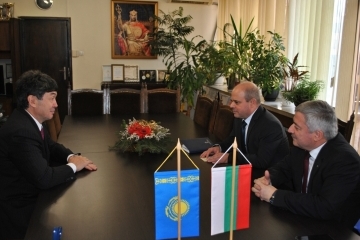 Кметът Пламен Стоилов се срещна с посланика на Република Казахстан в България