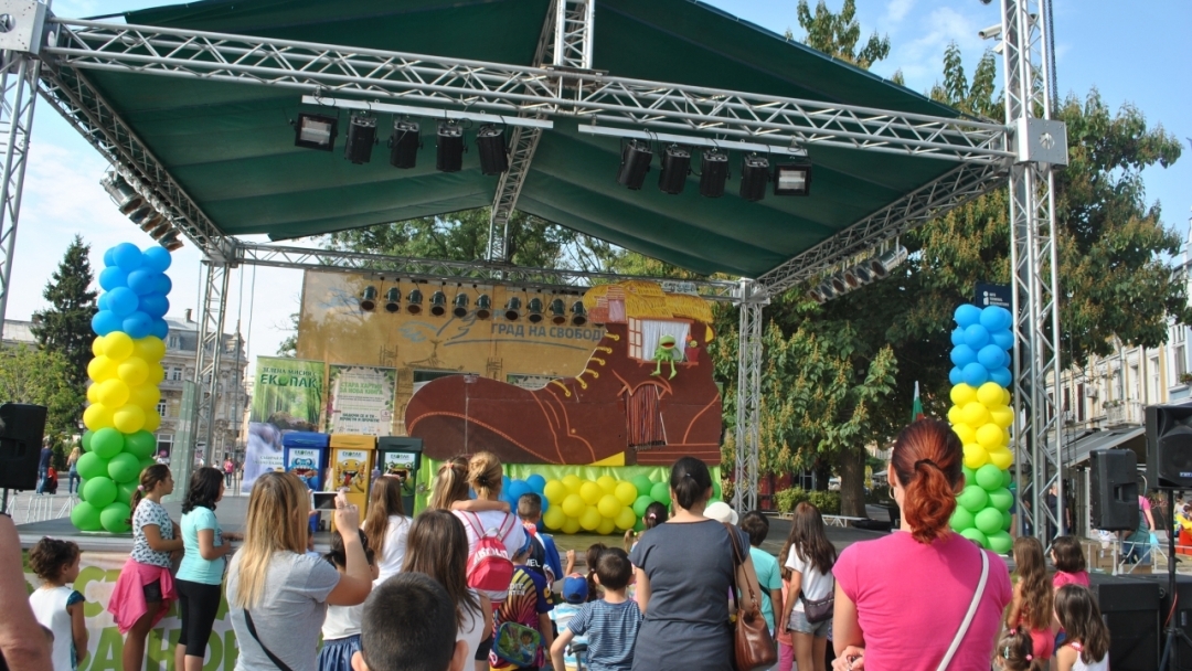 Стотици русенчета твориха в ателиетата на фестивала  „Всемир на таланти Русе‘2016“