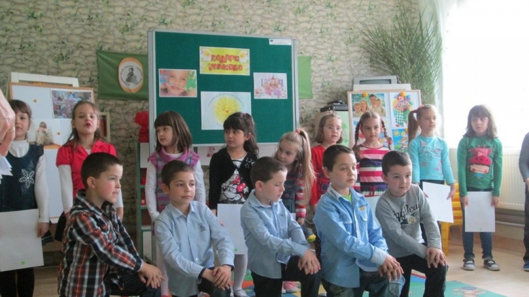 Деца от ЦДГ „Червената шапчица“ с урок „Подари усмивка“