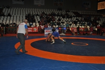 Кметът Пламен Стоилов откри Международен турнир по свободна борба за кадети