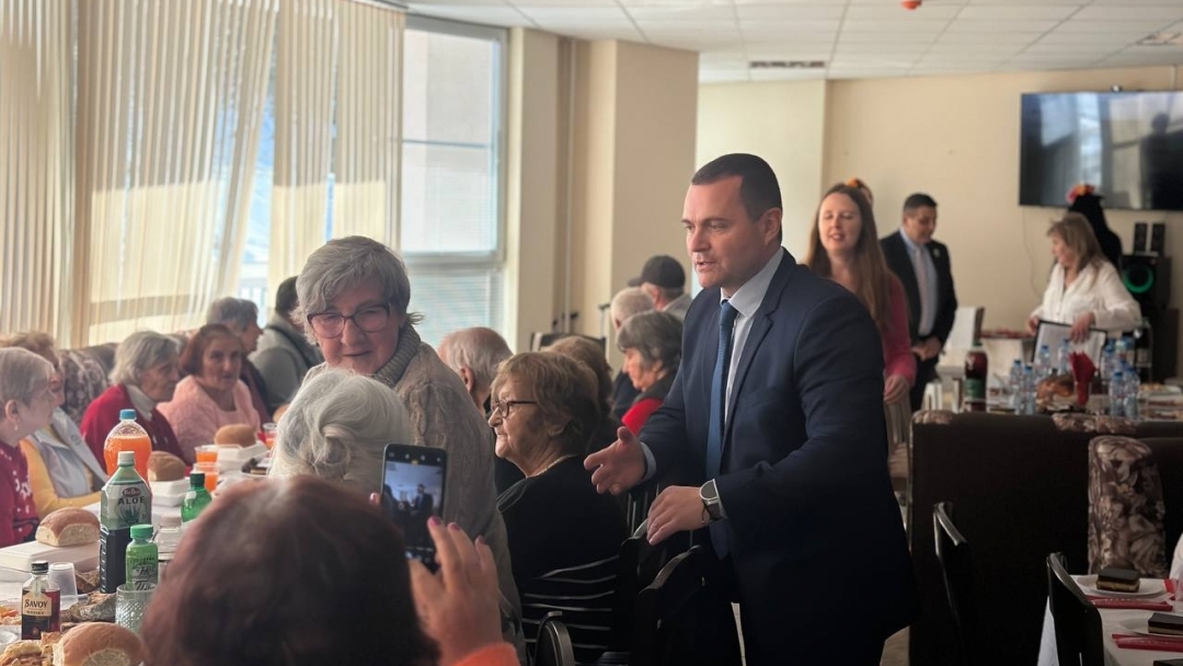 Потребители на социална услуга в бившия Дом "Майка и дете" отбелязаха Бабинден