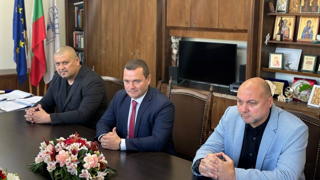 Кметът отличи русенски полицаи за успехите им в национални състезания